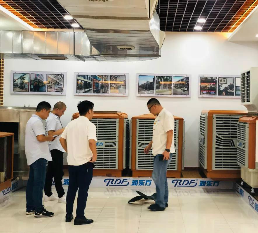 秦總帶領(lǐng)太昌新進(jìn)同事學(xué)習(xí)專業(yè)知識